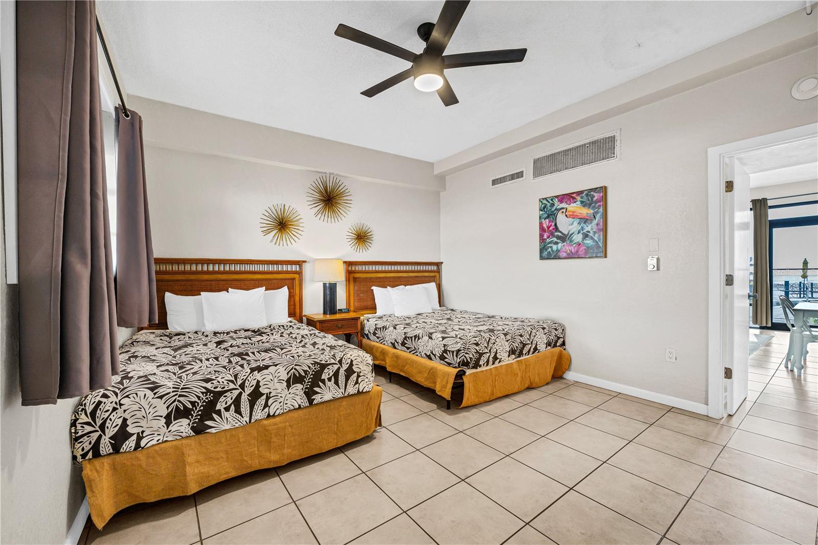 THE HAWAIIAN INN BEACH RESORT - Residential