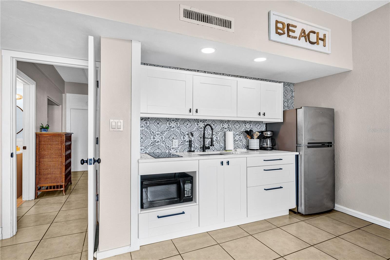 THE HAWAIIAN INN BEACH RESORT - Residential