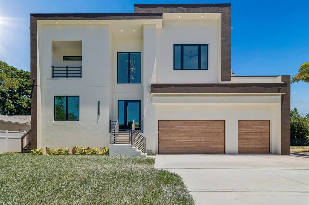 Photo of 206 S Treasure Drive, Tampa, FL 33609 (MLS # TB8506277)