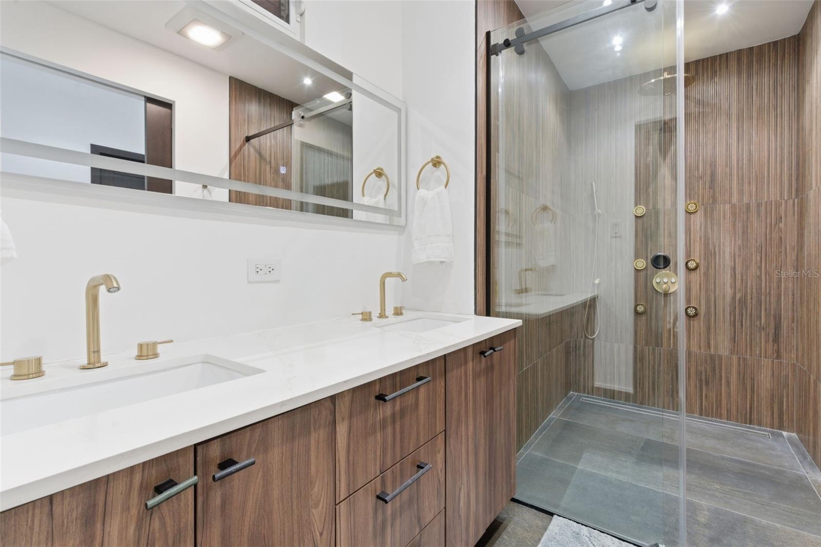 THE FAIRWAYS VILLAS - Residential