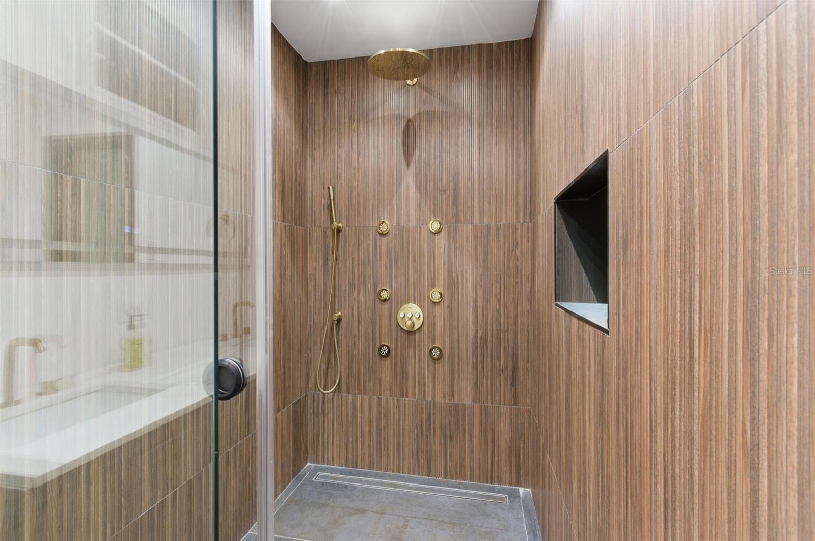 THE FAIRWAYS VILLAS - Residential