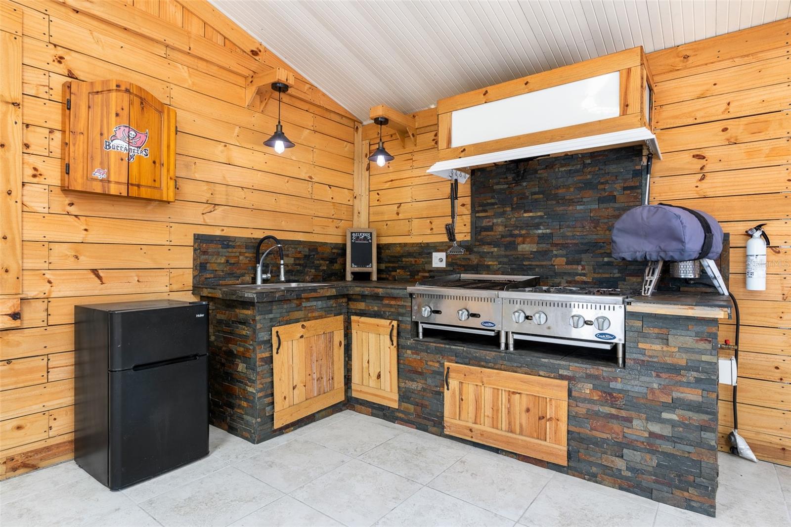 SILVER LAKE ESTATES - Residential