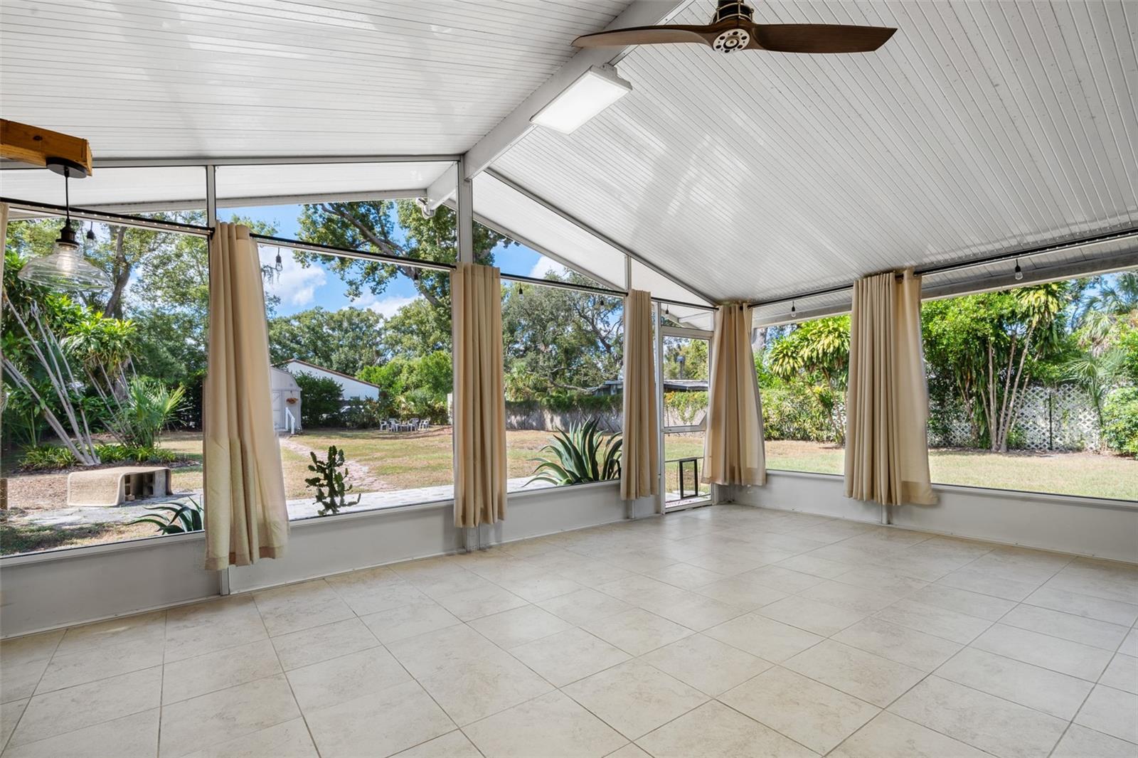 SILVER LAKE ESTATES - Residential