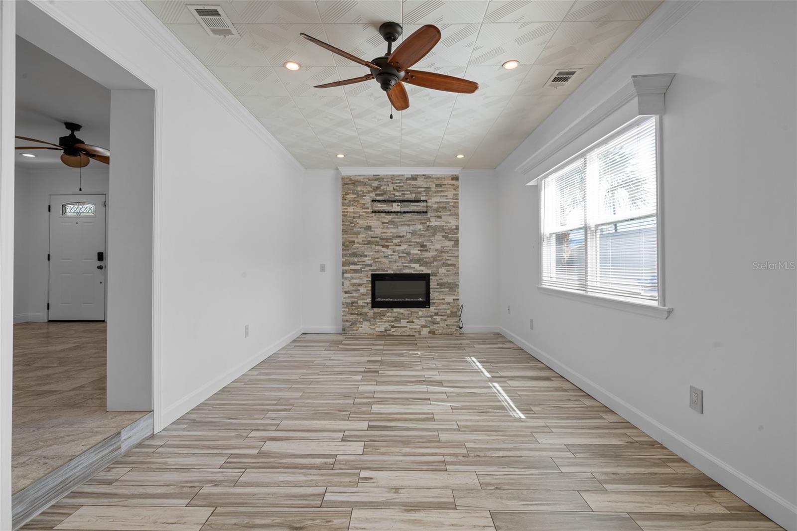 SILVER LAKE ESTATES - Residential