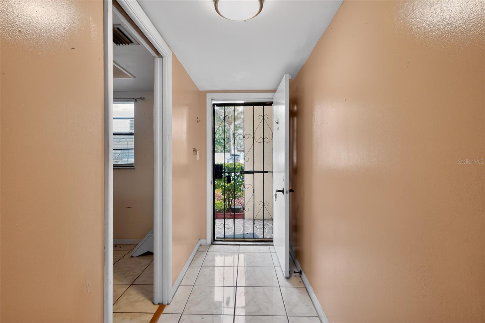 2050 OLEANDER BOULEVARD 6-105