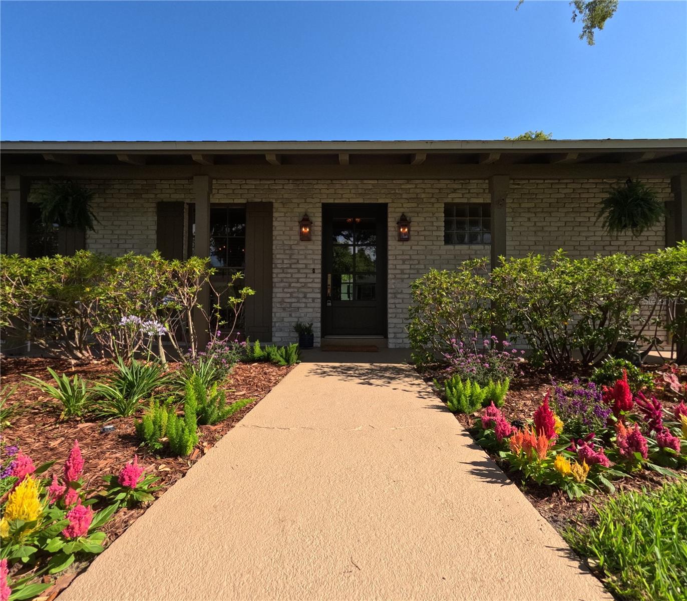 802 UNDEROAK DRIVE