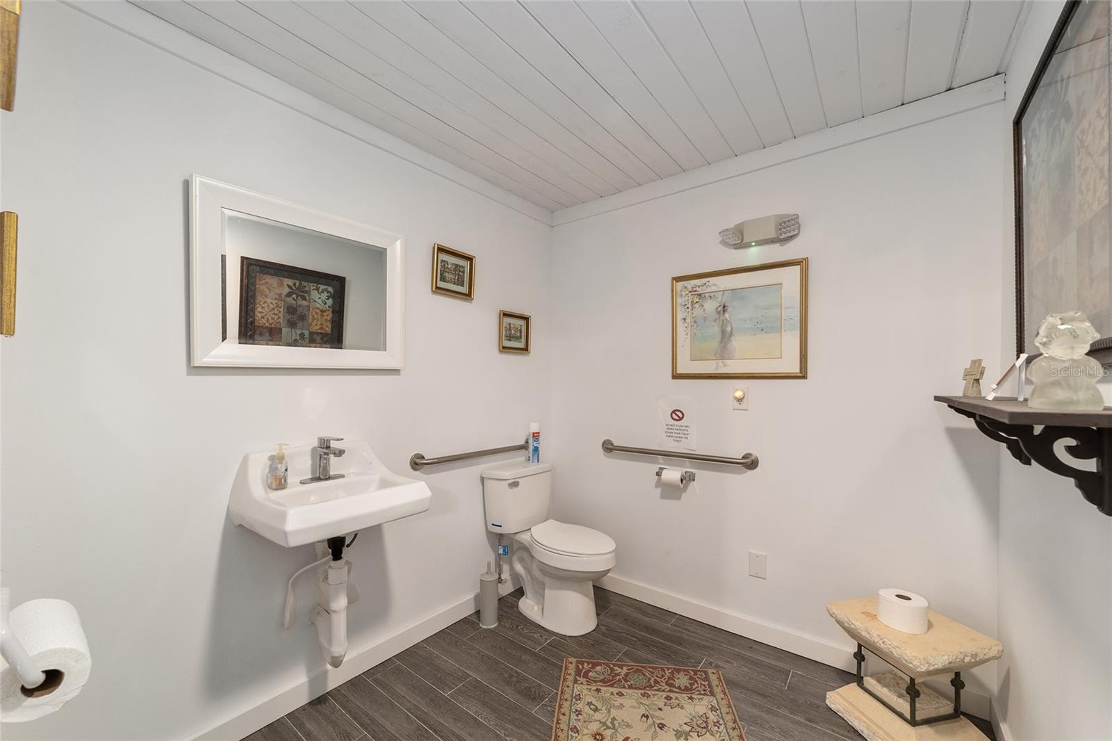 LADY LAKE - Residential