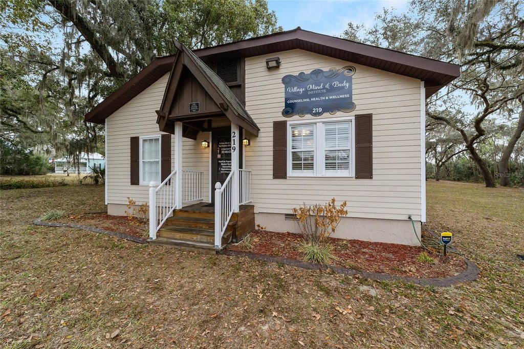 Photo of 219 W Mcclendon Street, Lady Lake, FL 32159 (MLS # G5108846)