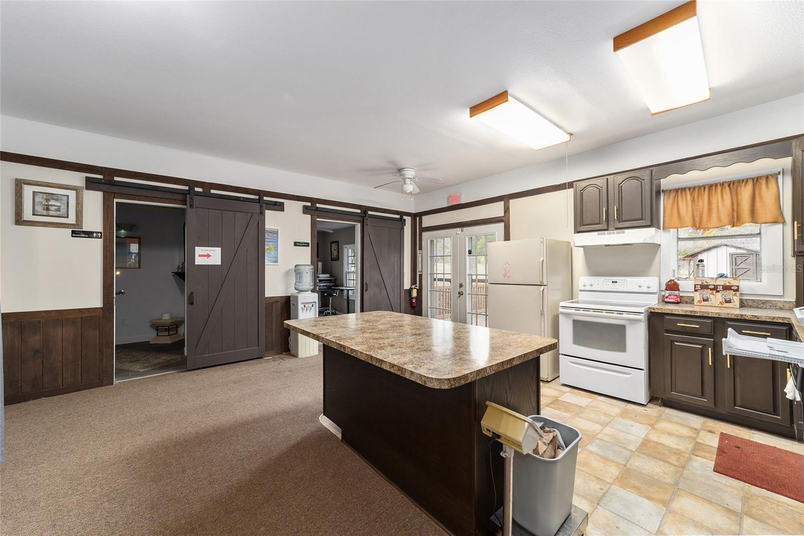 LADY LAKE - Residential