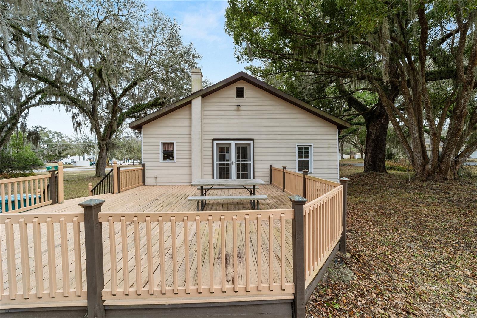 LADY LAKE - Residential