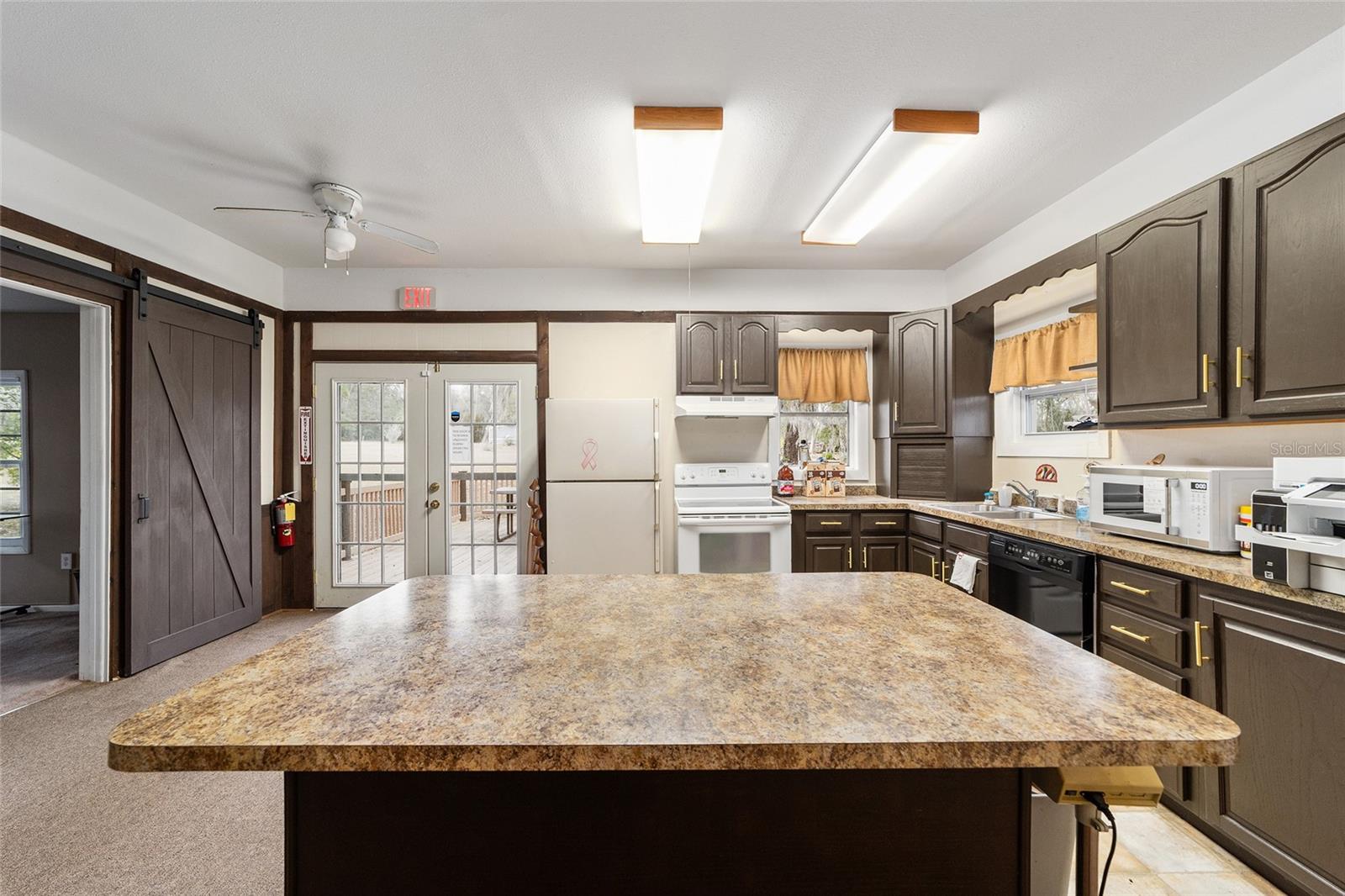 LADY LAKE - Residential