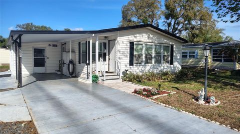 Photo of 25039 Pine Hill, Leesburg, FL 34748 (MLS # G5108806)