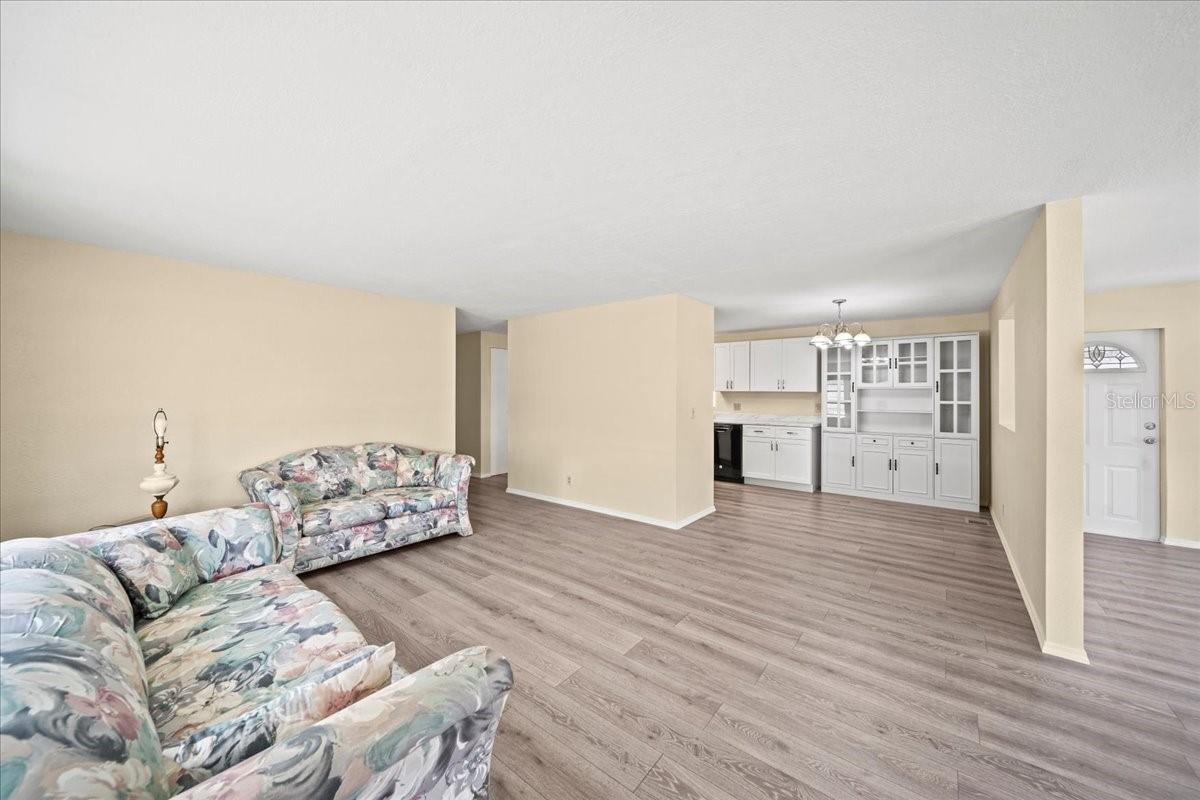 752 KNOTTY PINE CIRCLE