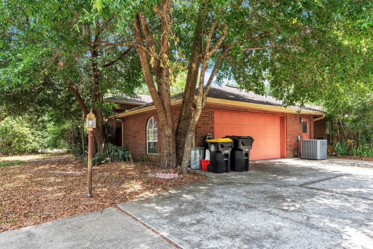 418 W HOLLY DRIVE
