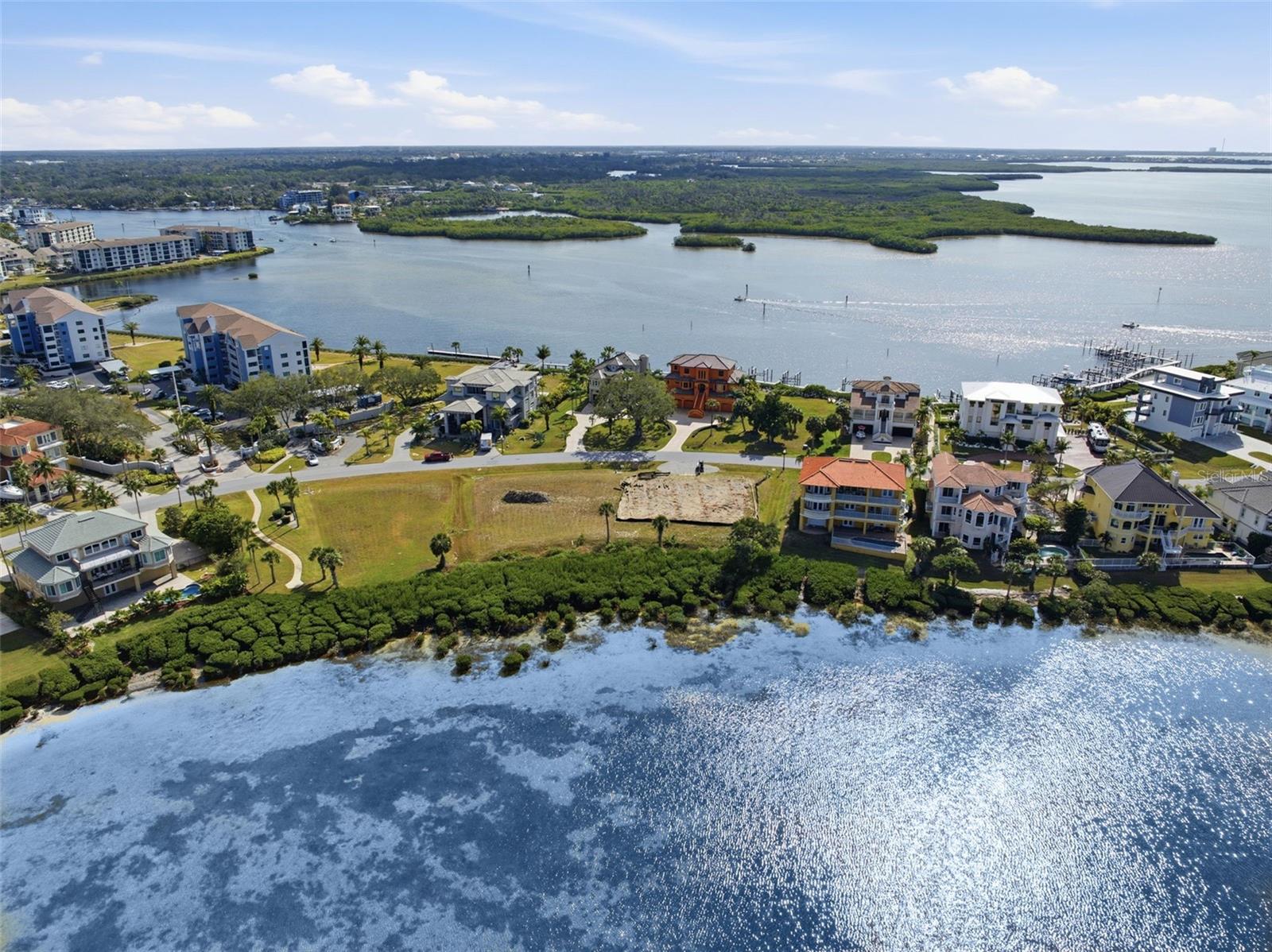 HARBORPOINTE - Residential