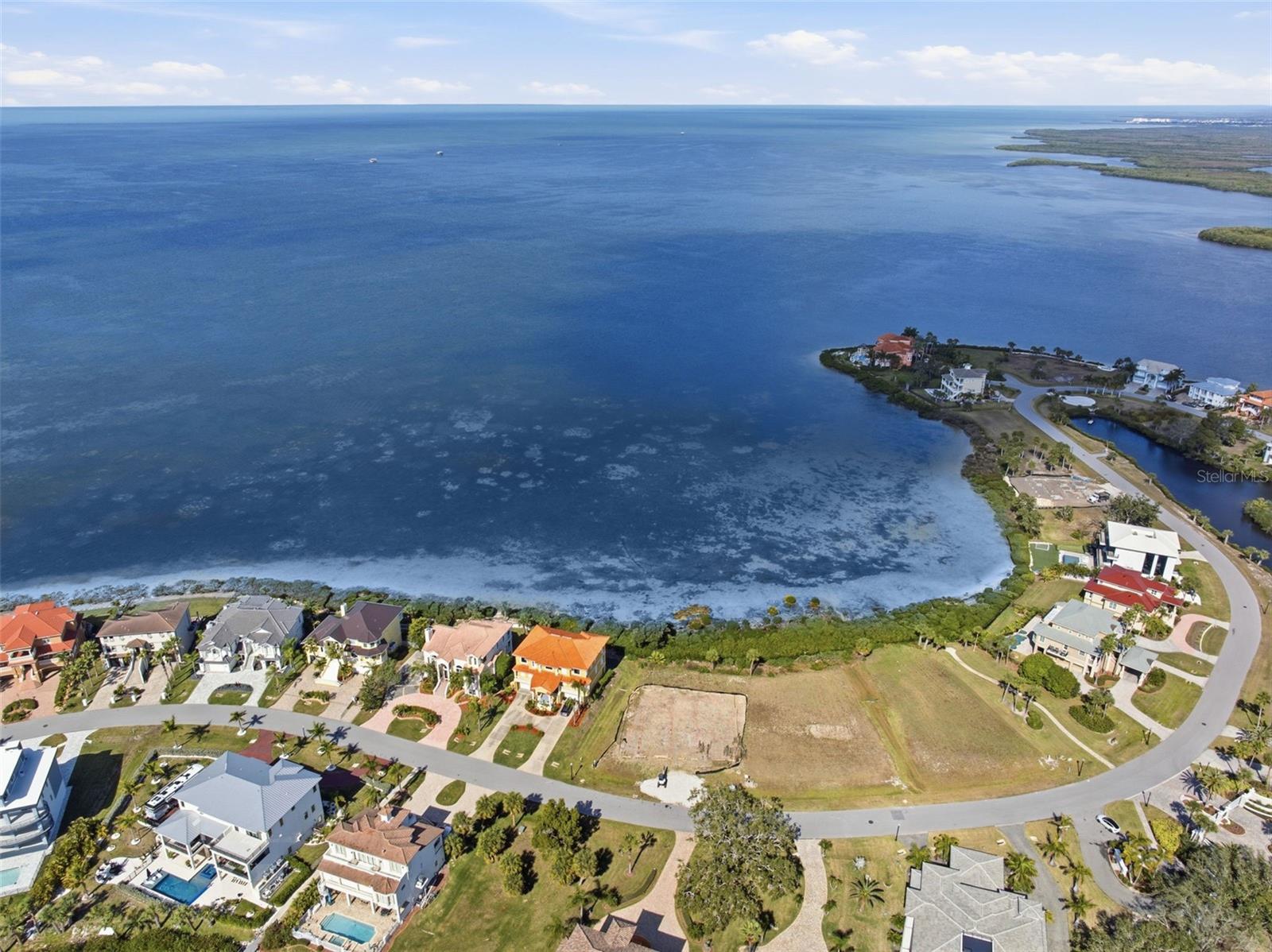 HARBORPOINTE - Residential