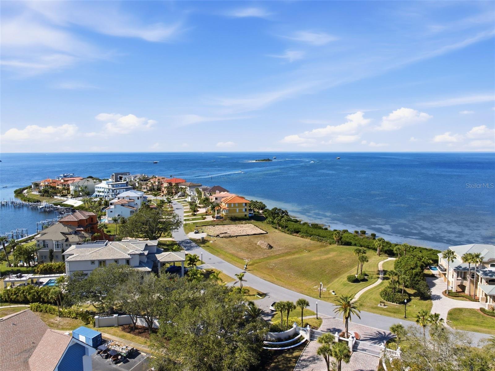 HARBORPOINTE - Residential