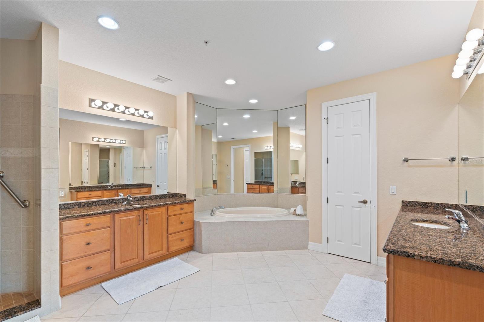BLACKBURN HARBOR RESIDENCES - Residential