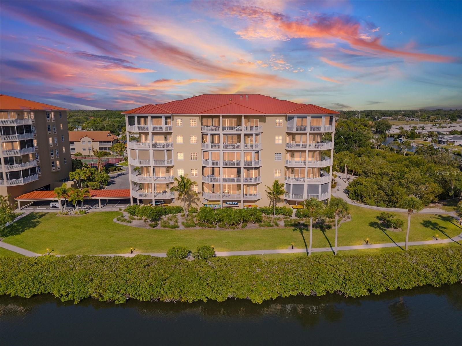 BLACKBURN HARBOR RESIDENCES - Residential