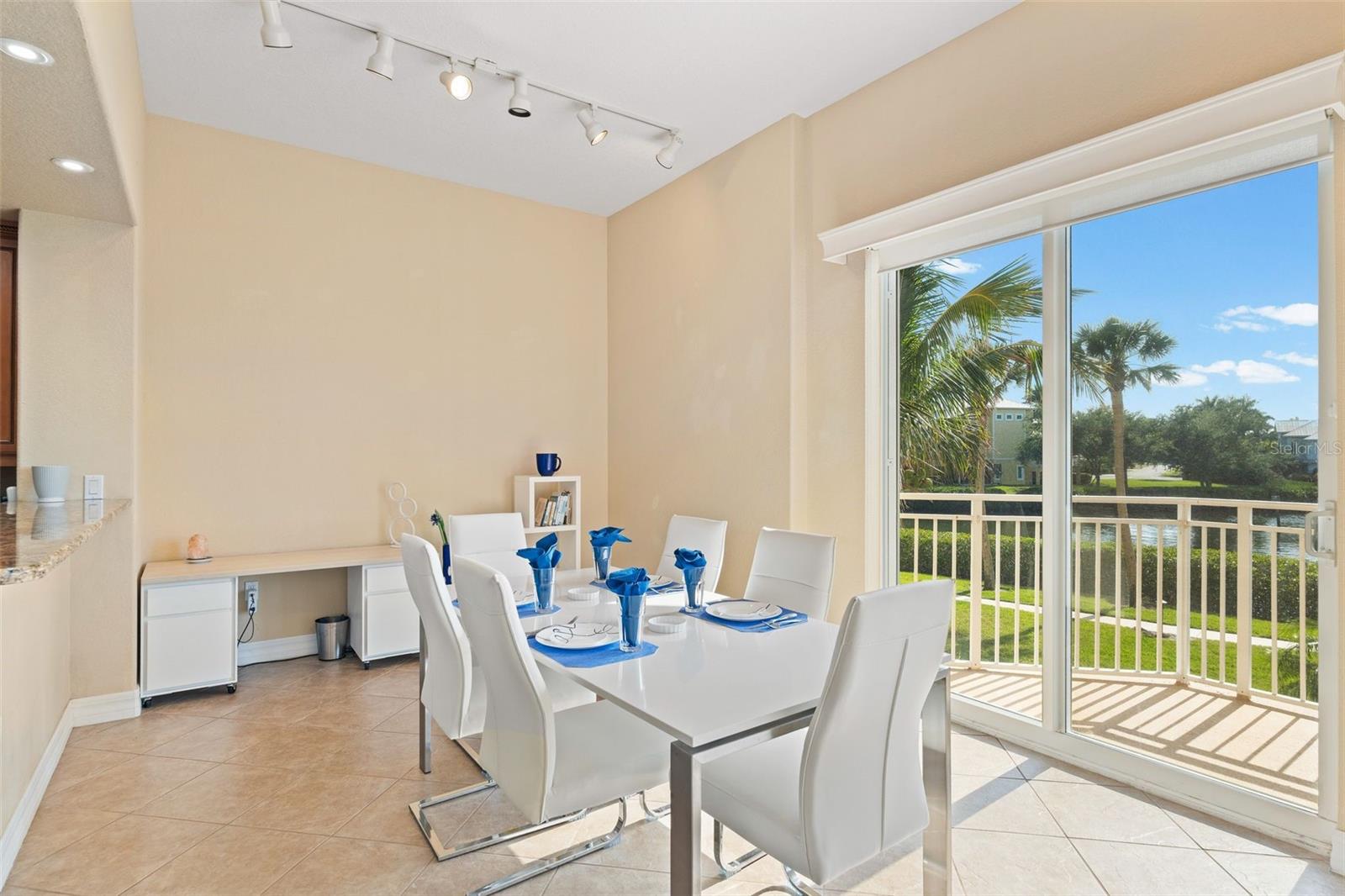 BLACKBURN HARBOR RESIDENCES - Residential