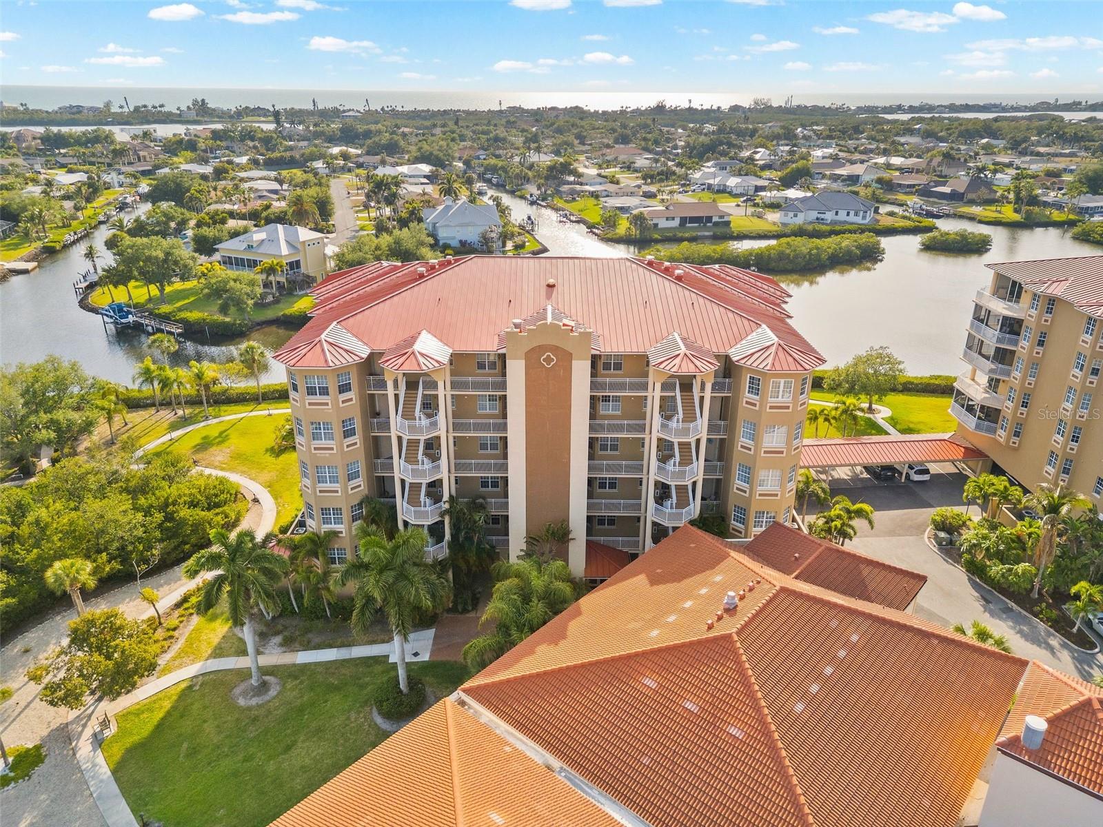 BLACKBURN HARBOR RESIDENCES - Residential