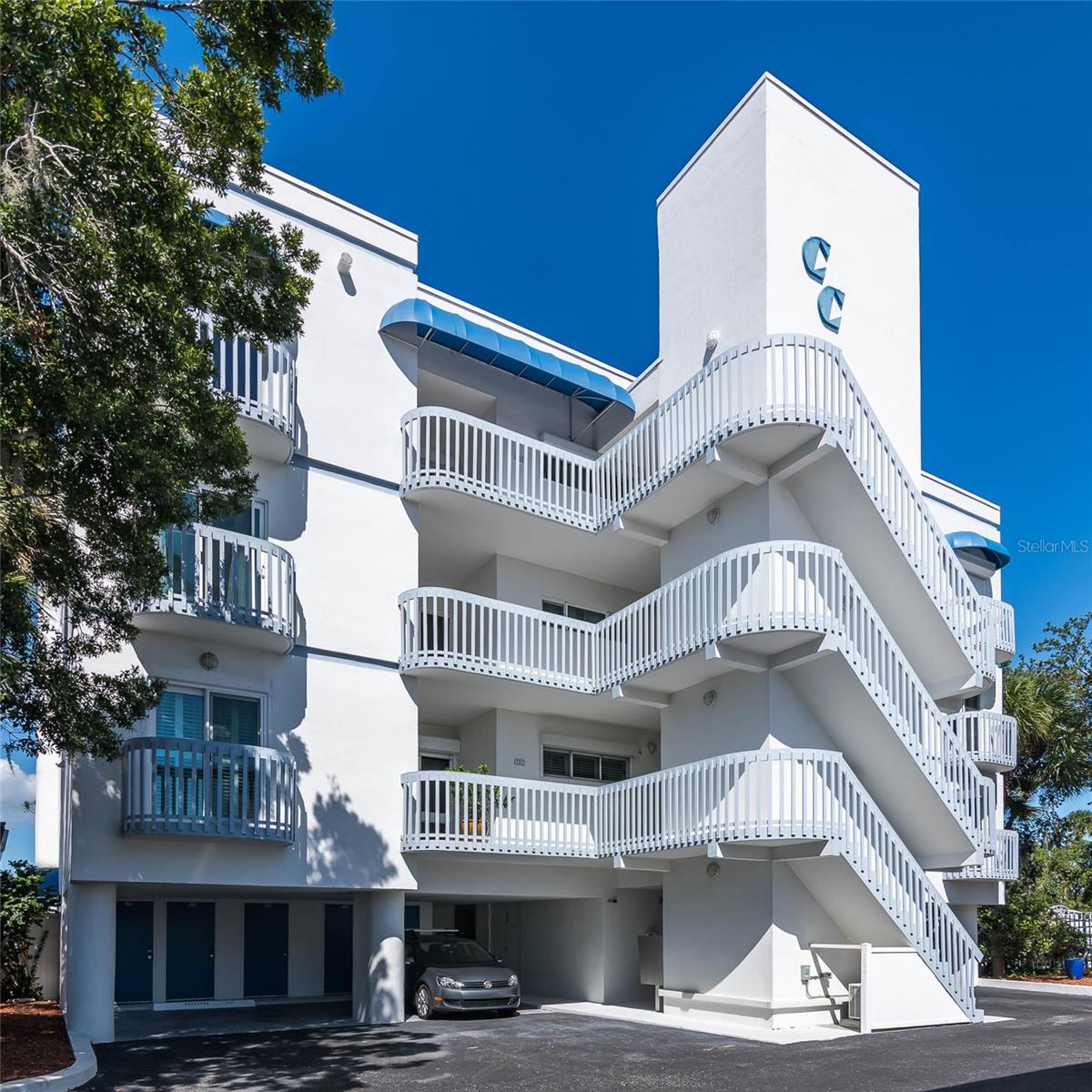 1208 RIVER DRIVE 401