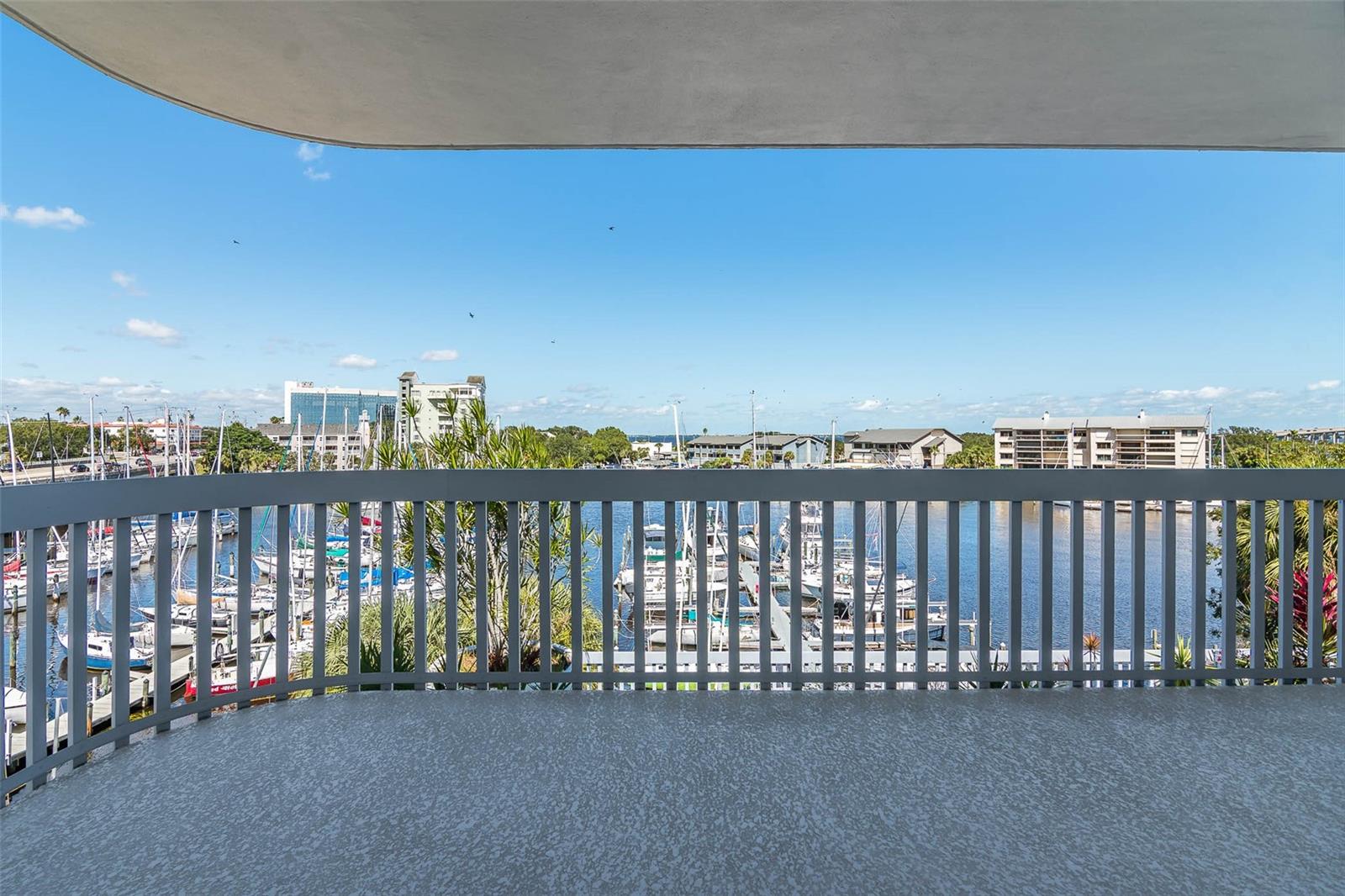 CRANE CLIFF - Residential