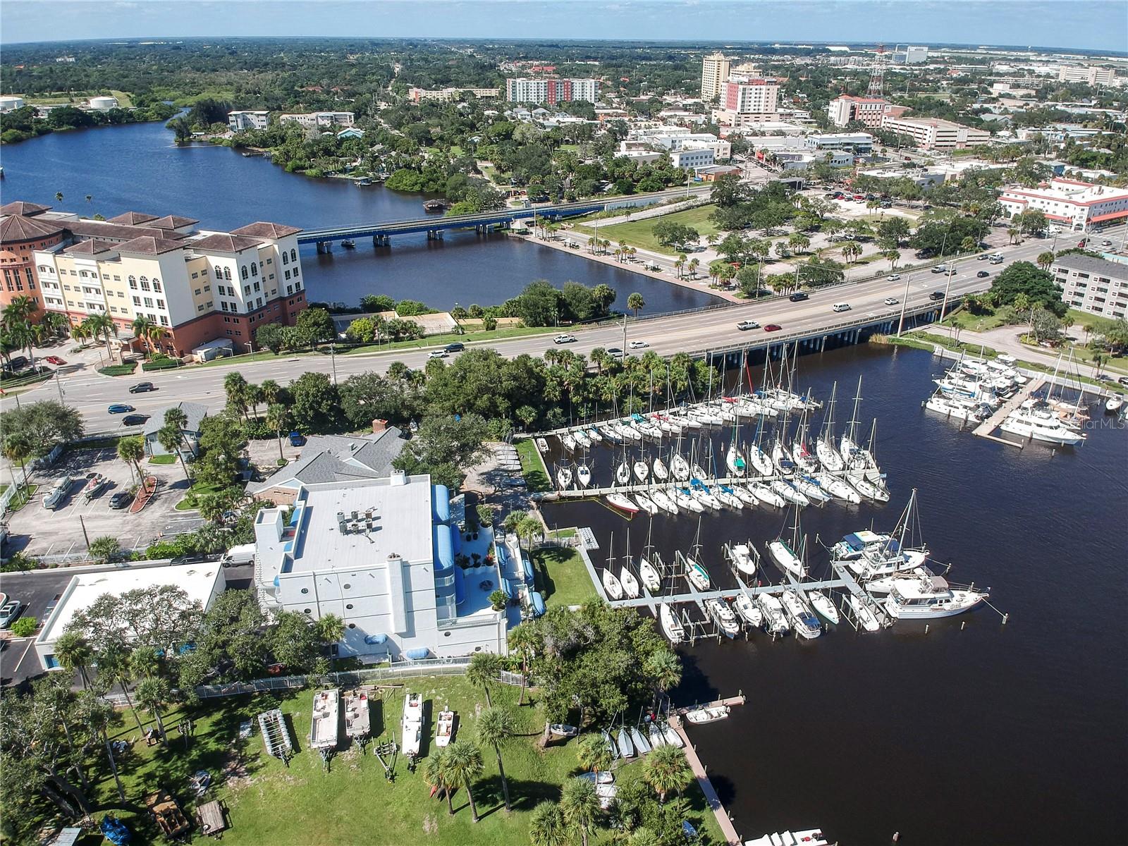 CRANE CLIFF - Residential