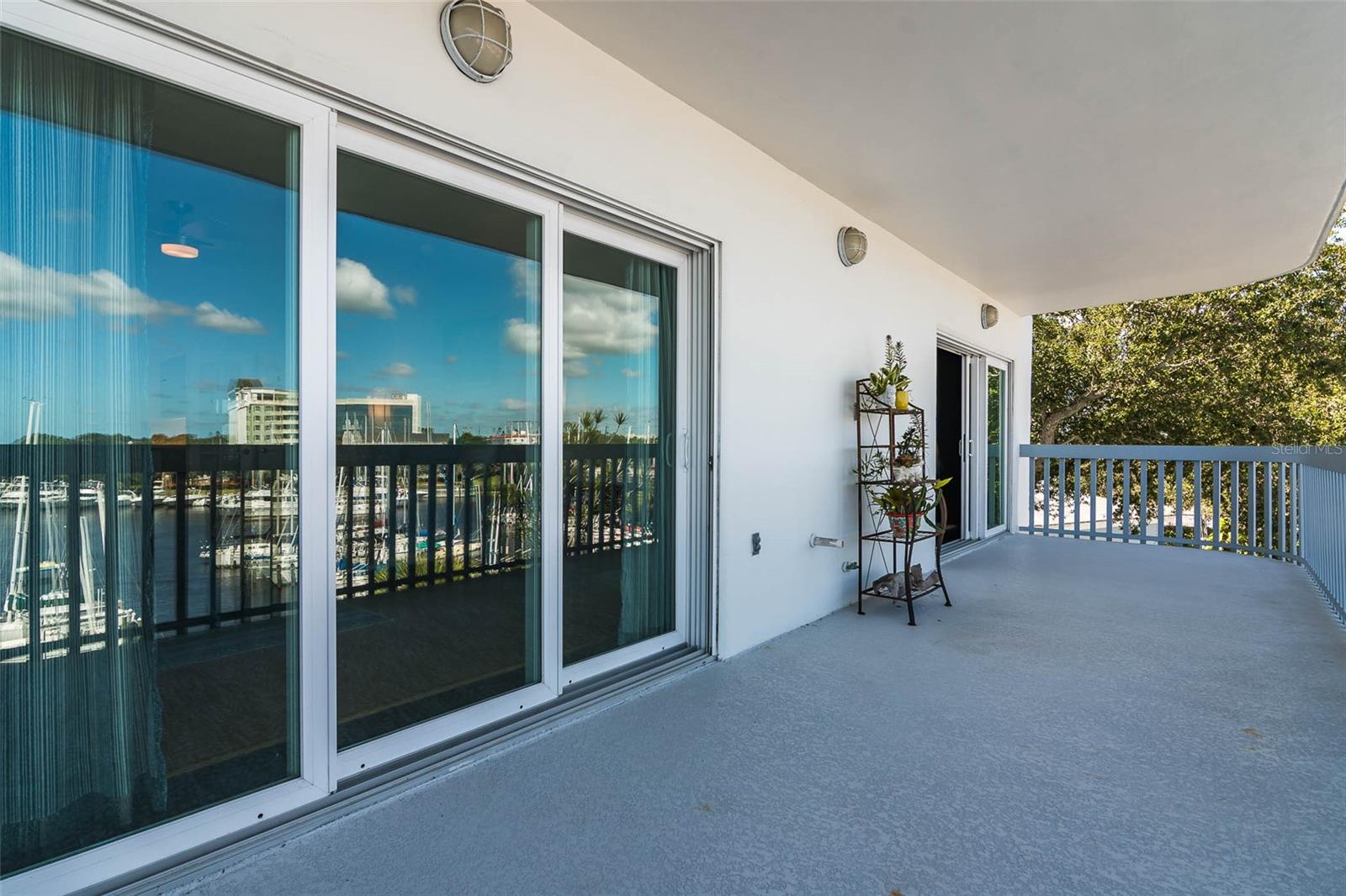 CRANE CLIFF - Residential