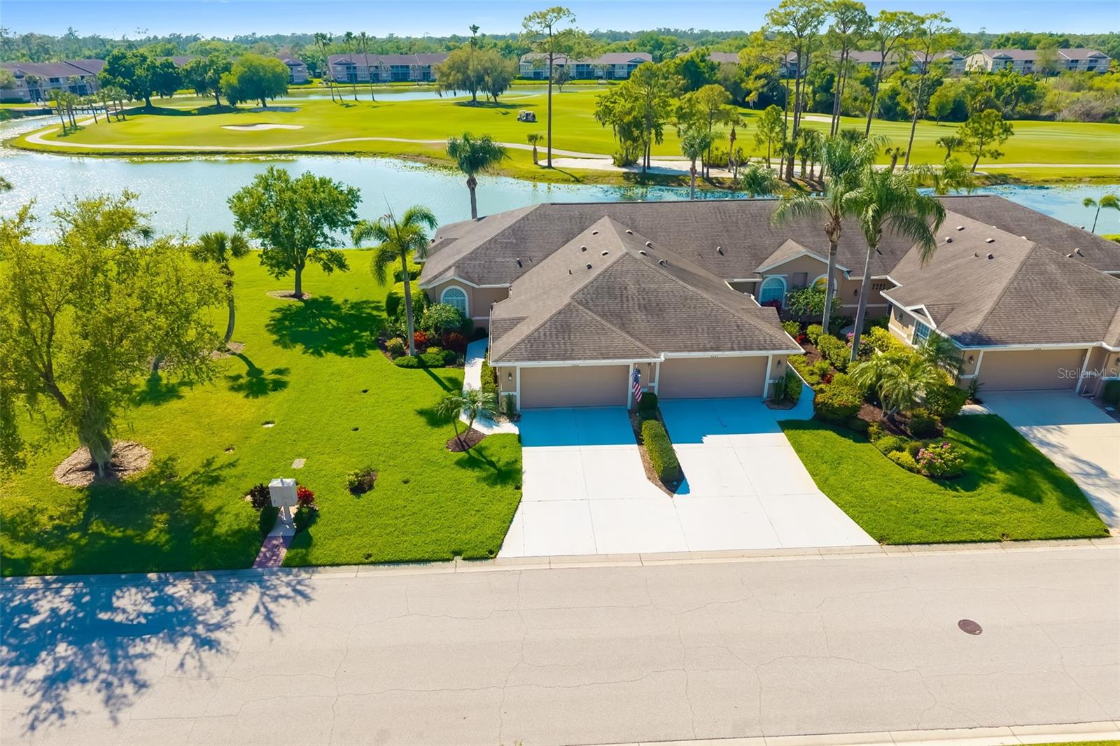 HERITAGE OAKS GOLF & COUNTRY CLUB - Residential