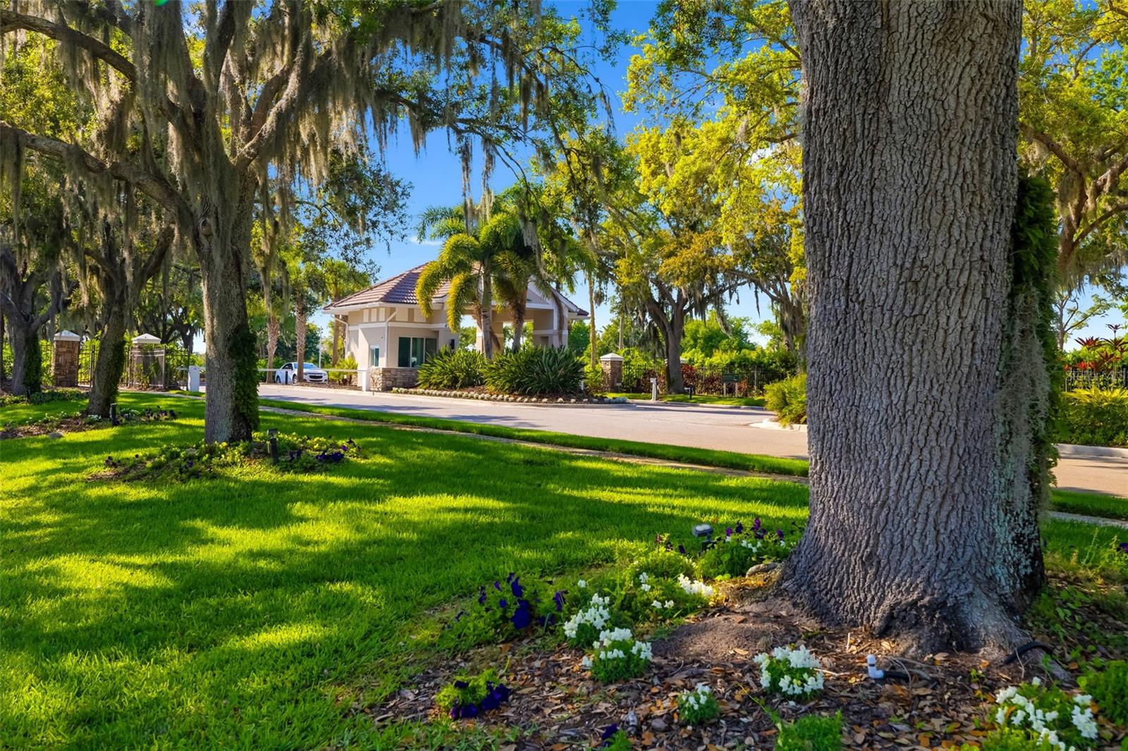 HERITAGE OAKS GOLF & COUNTRY CLUB - Residential