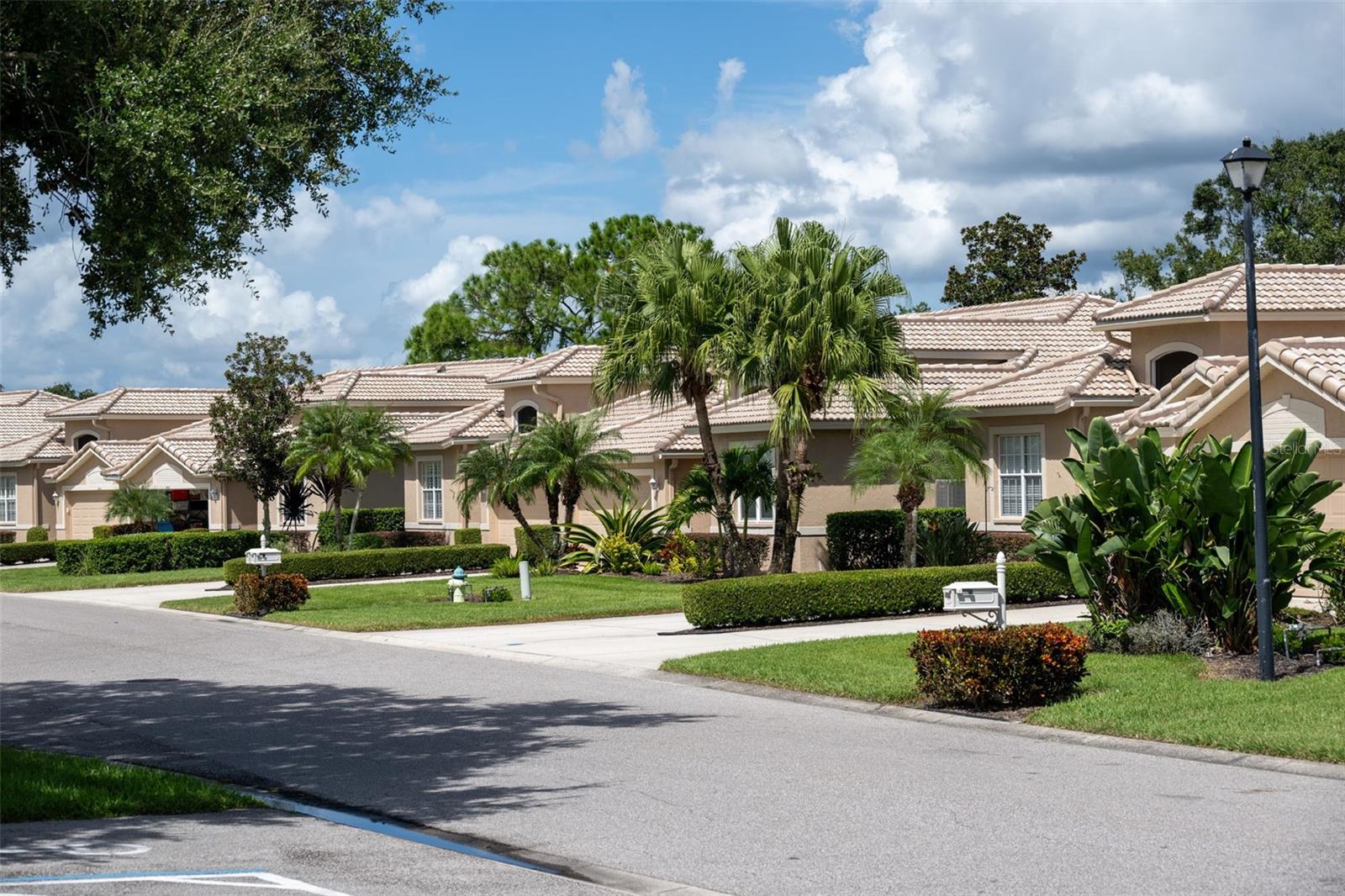HERITAGE OAKS GOLF & COUNTRY CLUB - Residential