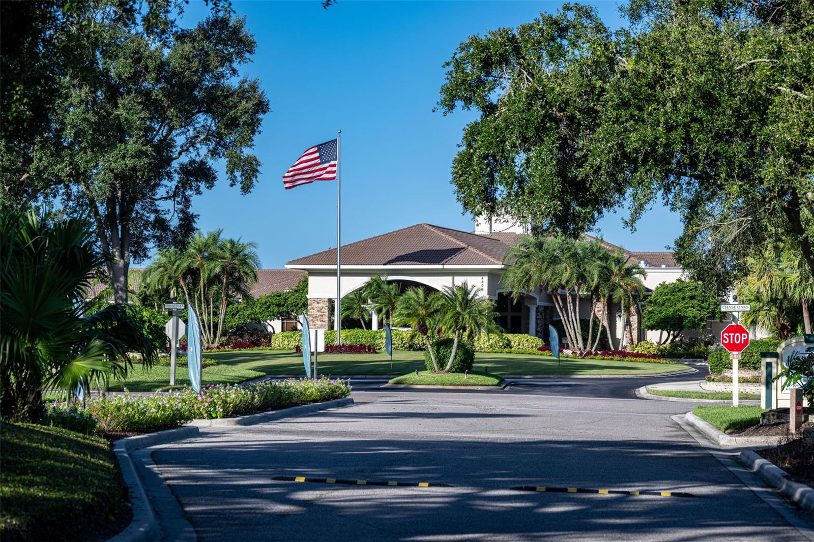 HERITAGE OAKS GOLF & COUNTRY CLUB - Residential