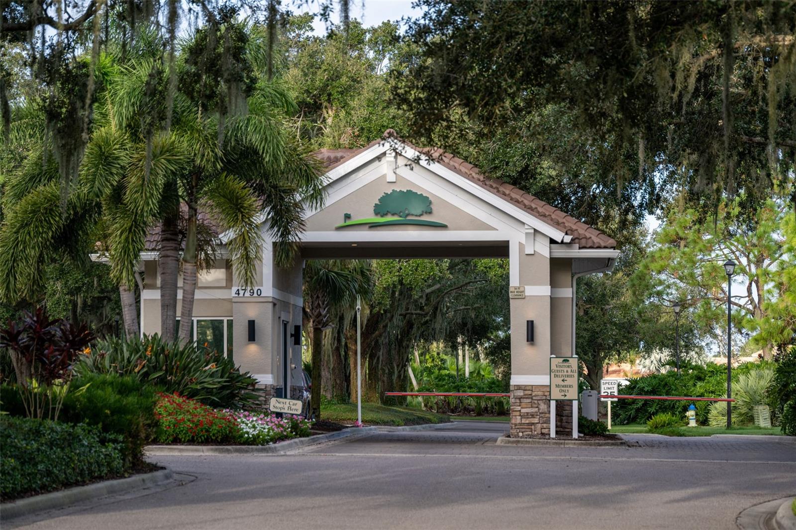HERITAGE OAKS GOLF & COUNTRY CLUB - Residential
