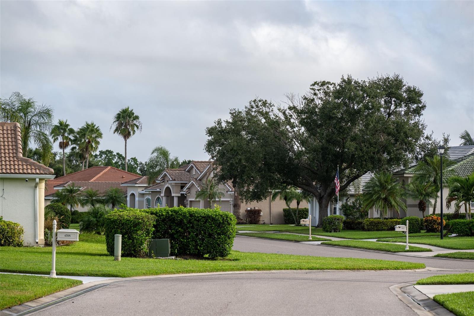 HERITAGE OAKS GOLF & COUNTRY CLUB - Residential
