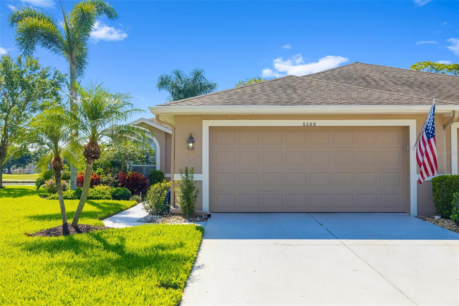 HERITAGE OAKS GOLF & COUNTRY CLUB - Residential