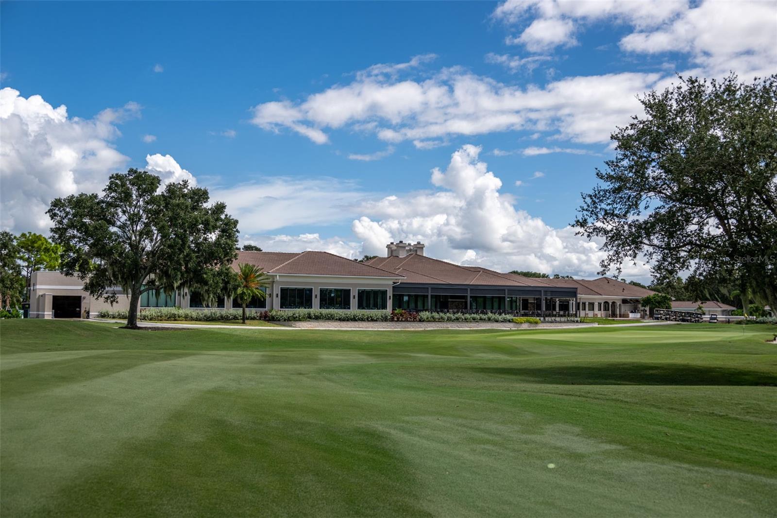 HERITAGE OAKS GOLF & COUNTRY CLUB - Residential