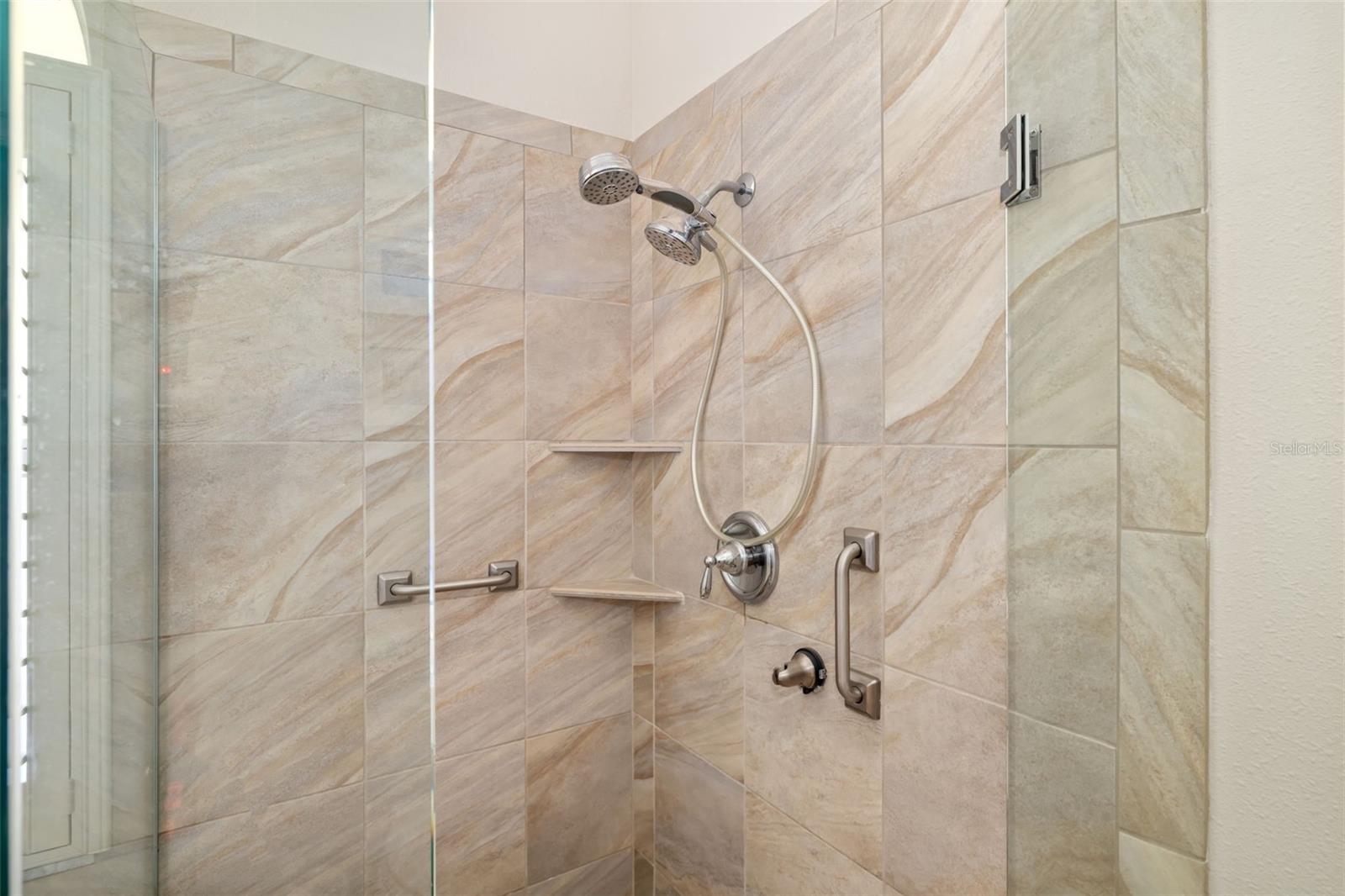 HERITAGE OAKS GOLF & COUNTRY CLUB - Residential