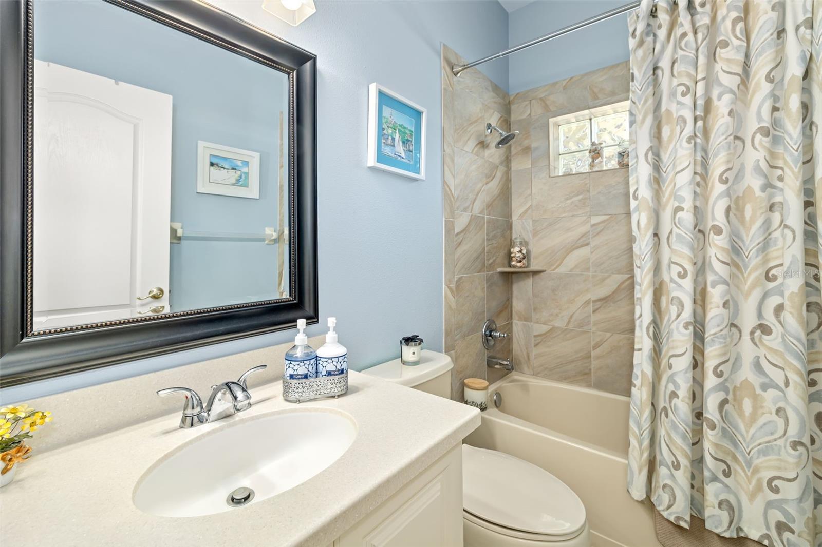 HERITAGE OAKS GOLF & COUNTRY CLUB - Residential