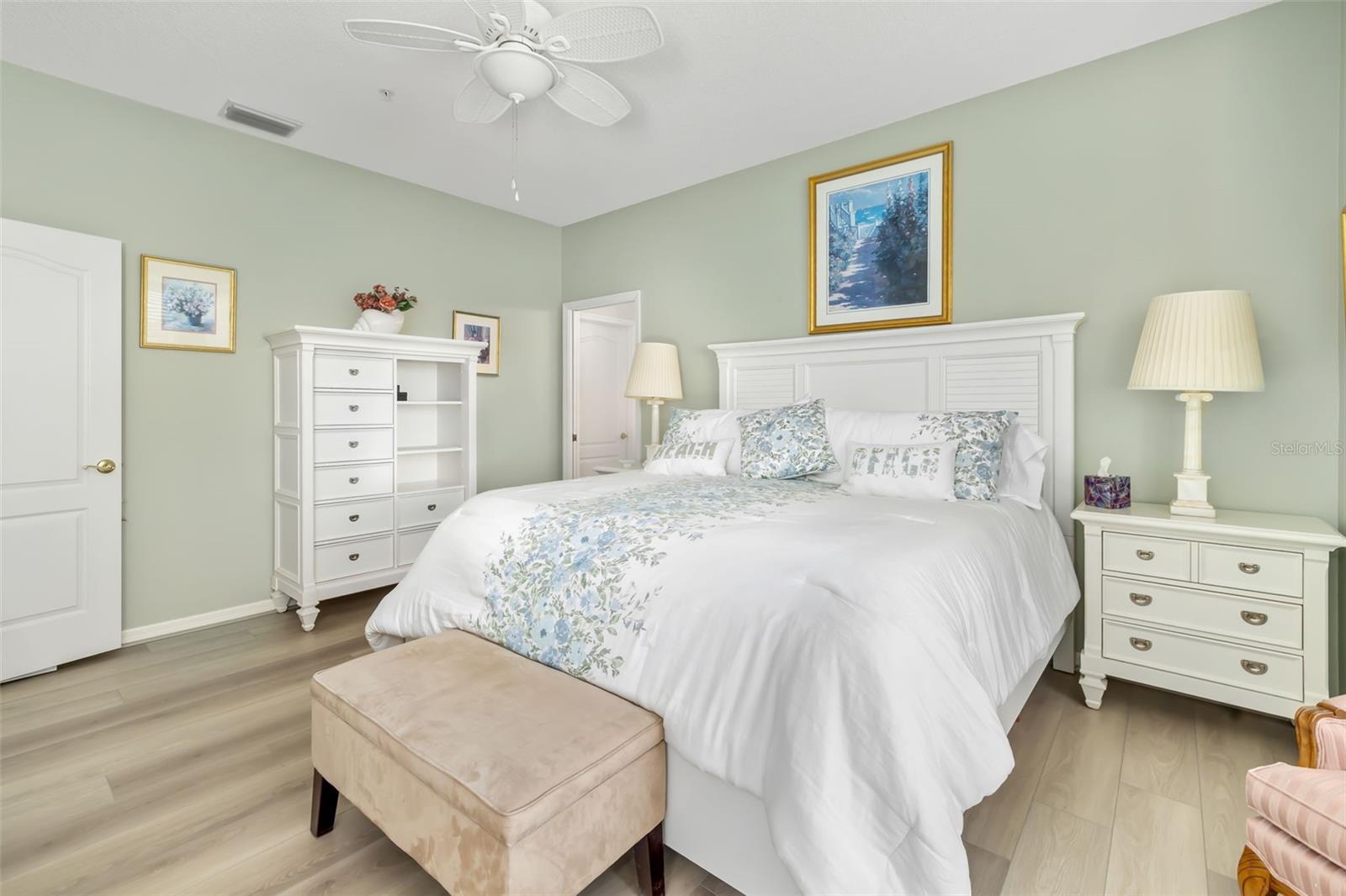 HERITAGE OAKS GOLF & COUNTRY CLUB - Residential