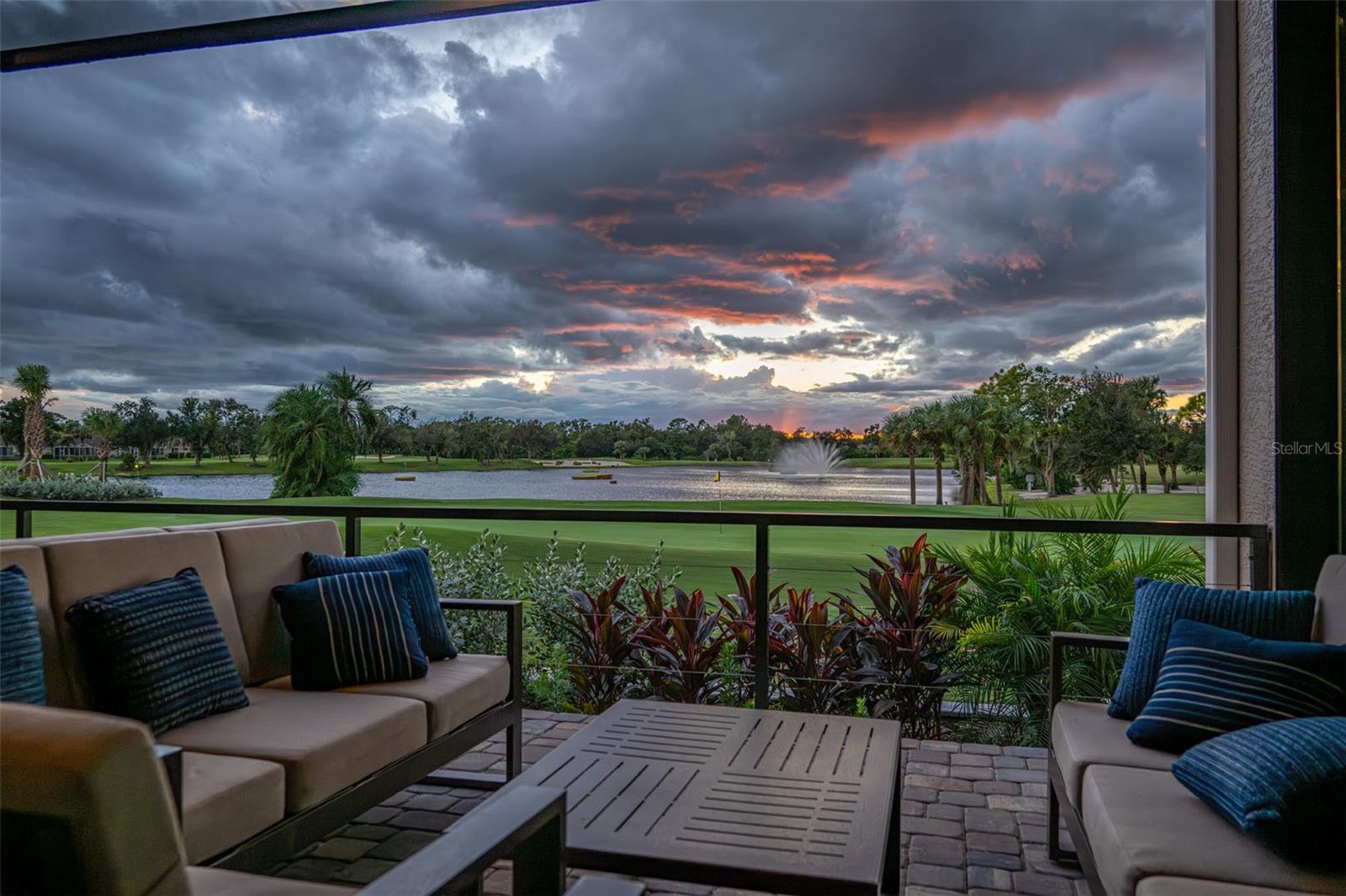 HERITAGE OAKS GOLF & COUNTRY CLUB - Residential