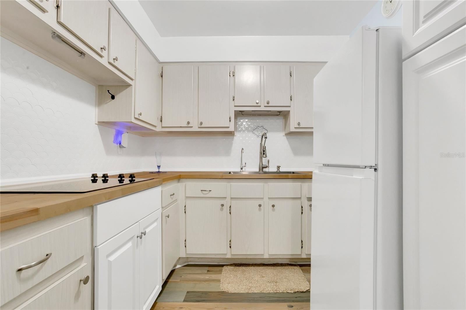 MERRITT ISLAND CO-OP APARTMENTS - Residential