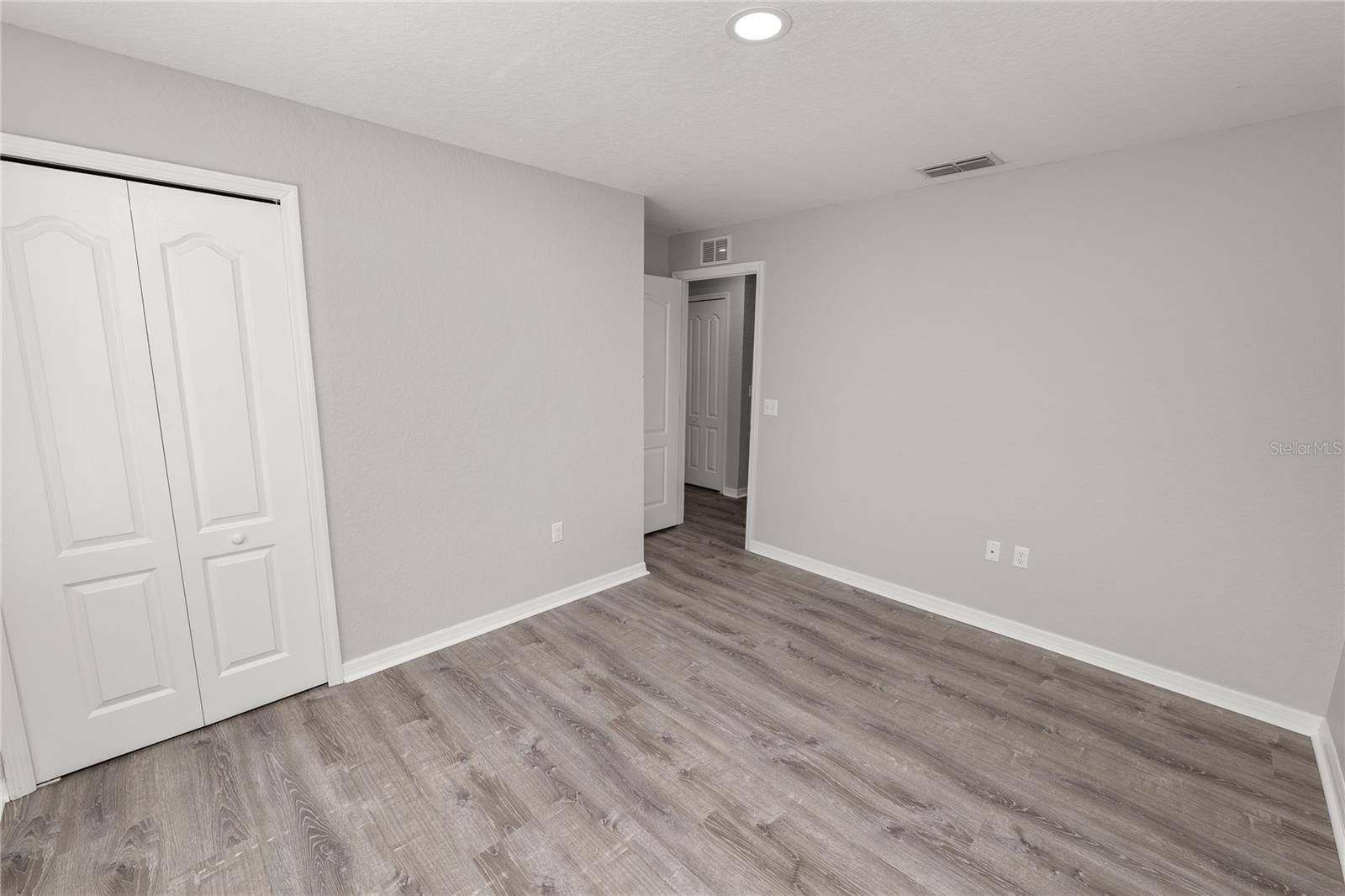 OAKFORD ESTATES - Residential Lease