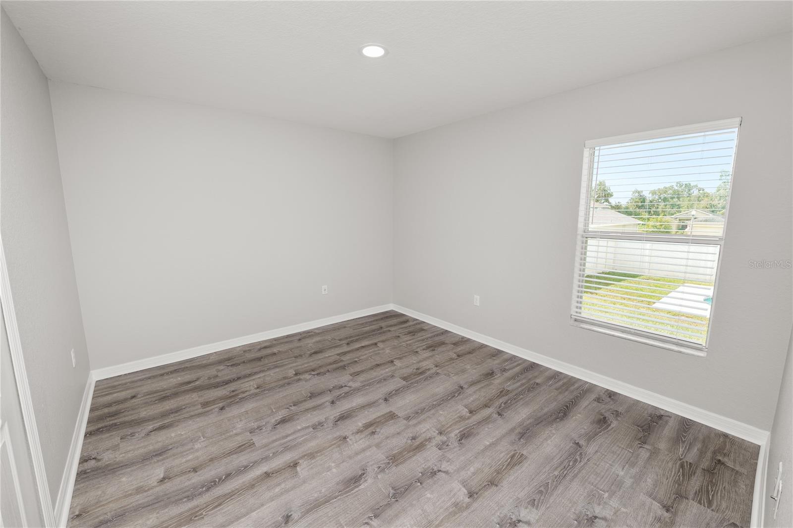 OAKFORD ESTATES - Residential Lease