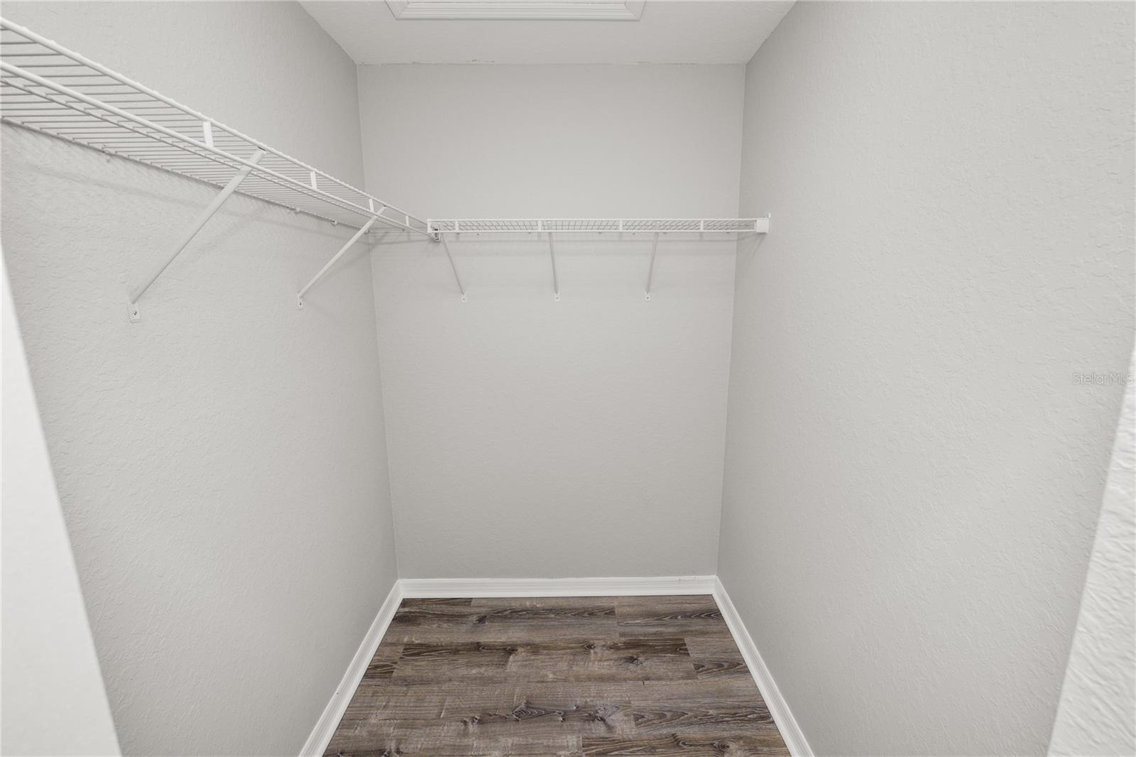 OAKFORD ESTATES - Residential Lease