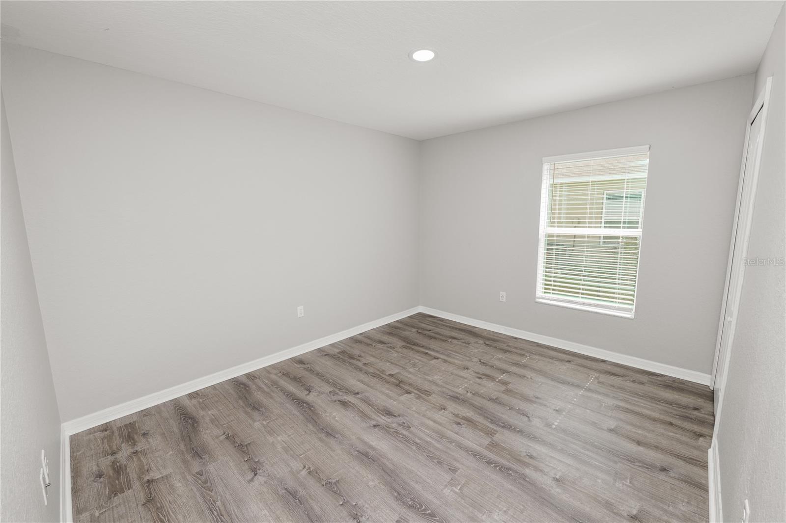 OAKFORD ESTATES - Residential Lease