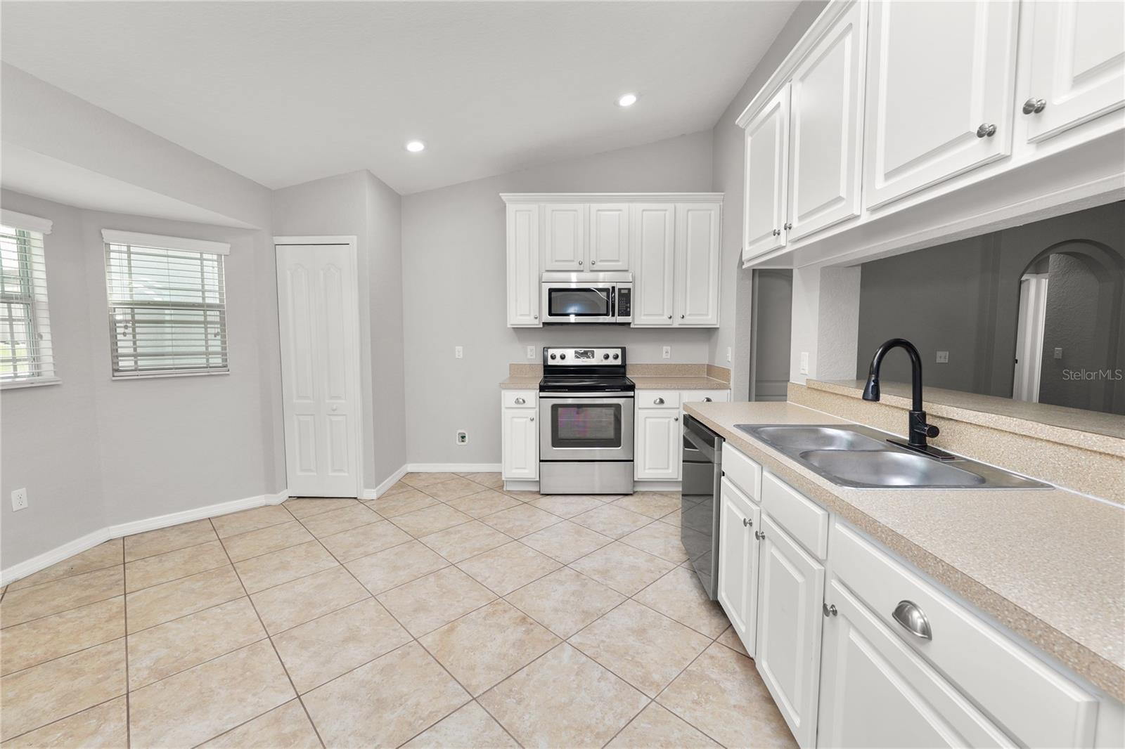 OAKFORD ESTATES - Residential Lease