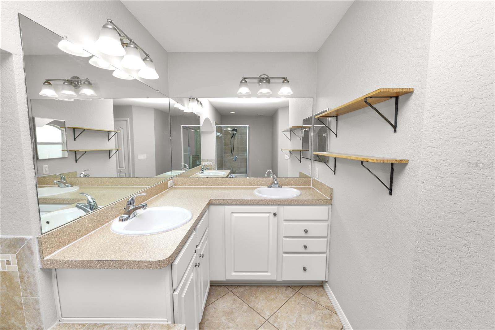 OAKFORD ESTATES - Residential Lease