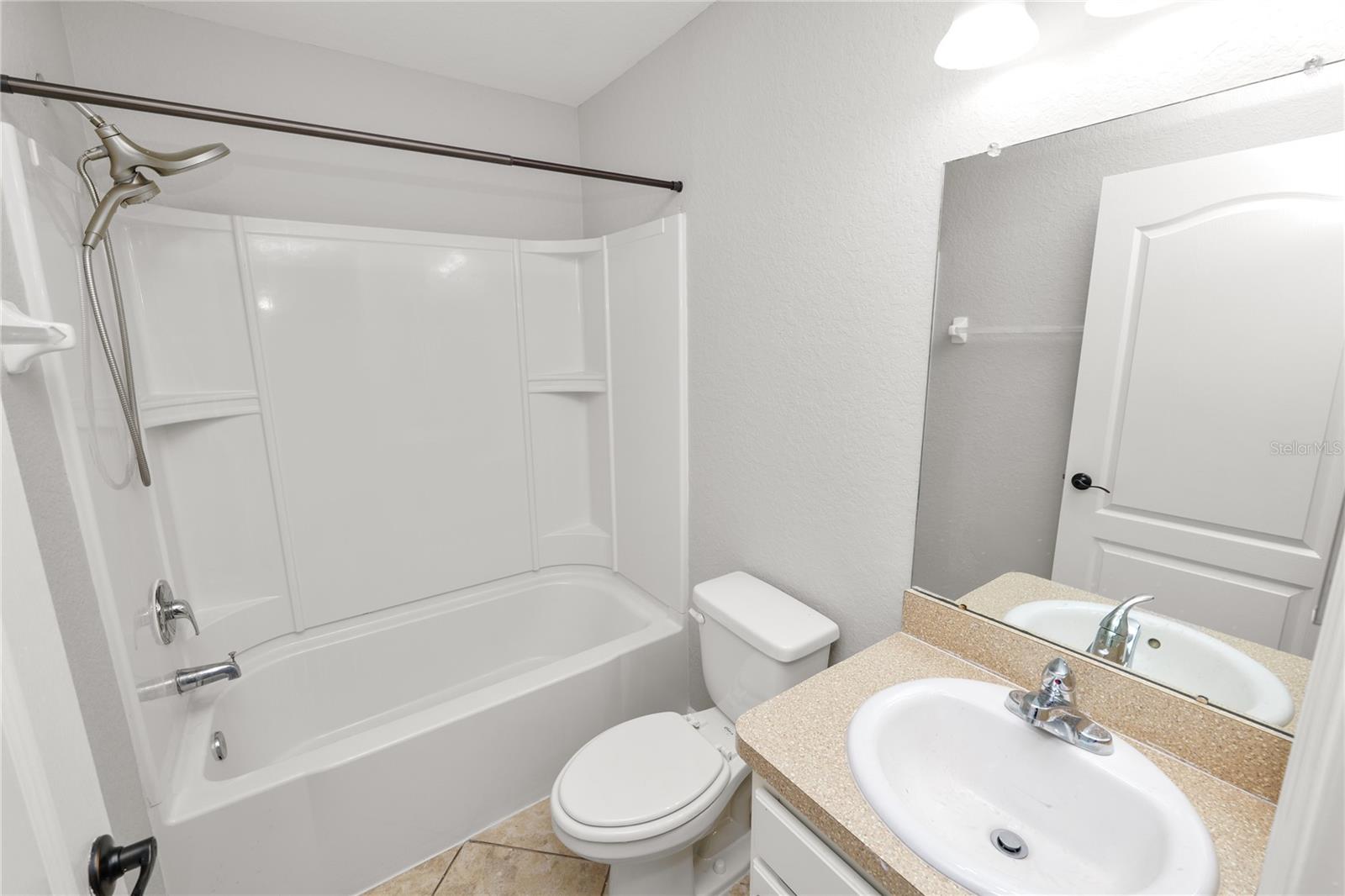 OAKFORD ESTATES - Residential Lease