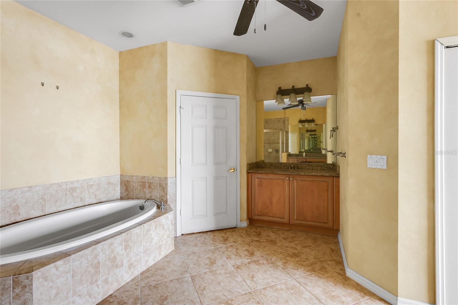 ASHTON OAKS/RIVER HALL - Residential